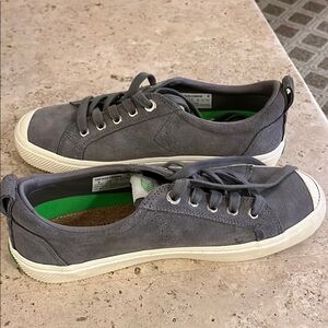 Women's Gray Casual Sneakers in Size 9